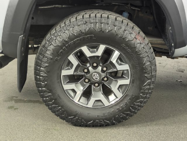 Used 2021 Toyota Tacoma TRD Off-Road AWD/4WD image 14