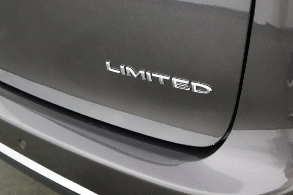 Used 2023 Chrysler Pacifica Limited FWD image 43