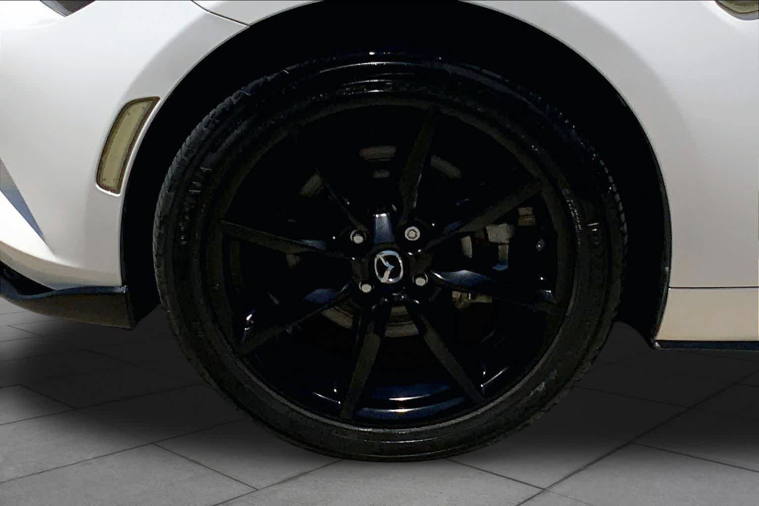 Used 2021 MAZDA MX-5 Miata Club RWD image 9