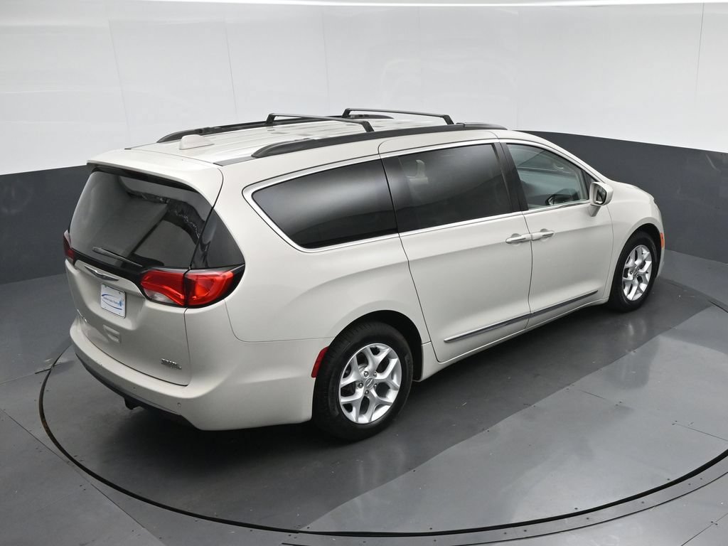Used 2017 Chrysler Pacifica Touring-L w/ Tire & Wheel Group FWD image 54