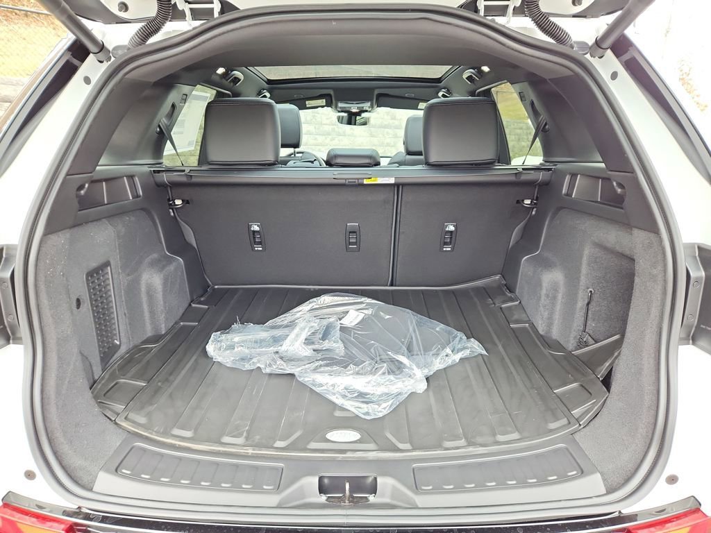 New 2026 Land Rover Discovery Sport Landmark AWD/4WD image 13