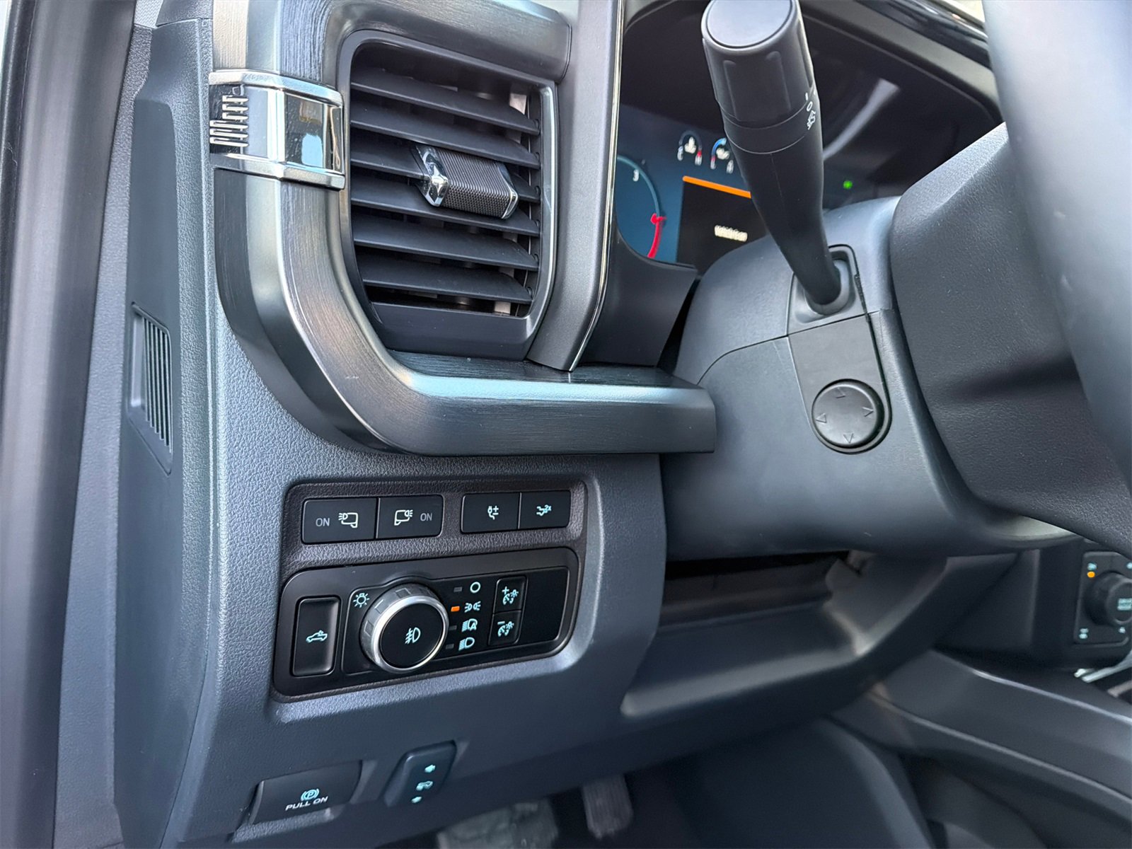 Used 2024 Ford F250 Lariat w/ Lariat Ultimate Package image 34