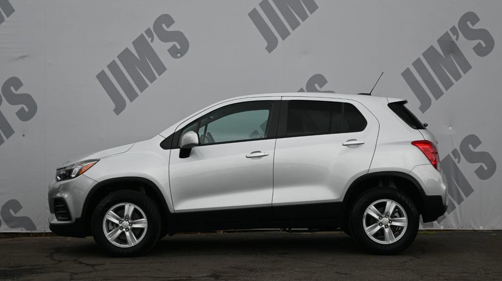 Used 2022 Chevrolet Trax LS w/ Tint and Cruise Package AWD/4WD image 6
