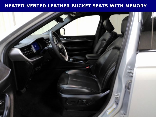 Used 2024 Jeep Grand Cherokee L Limited w/ Luxury Tech Group II image 12