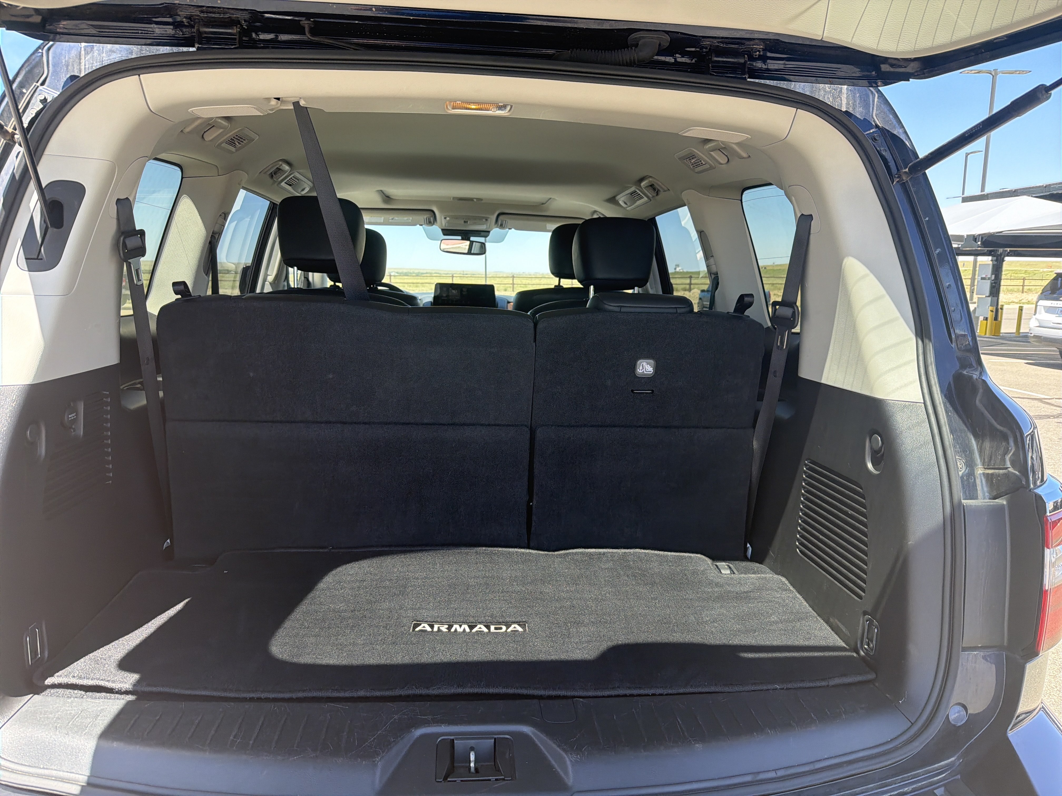 Used 2024 Nissan Armada SL w/ Captain's Chairs Package AWD/4WD image 9