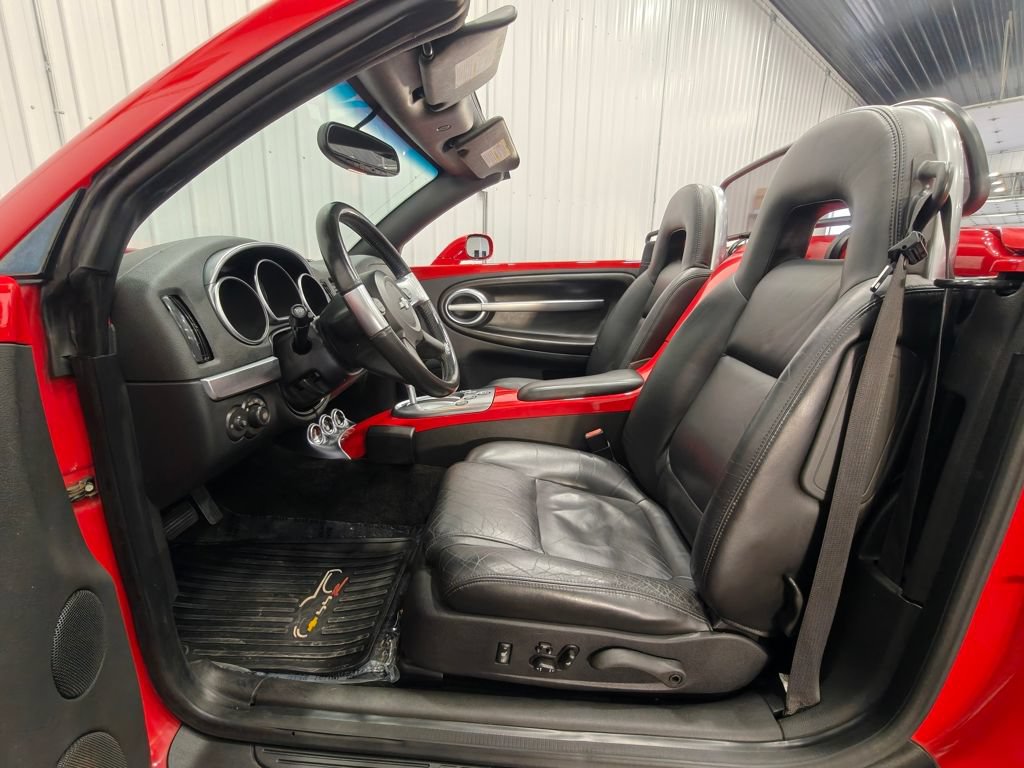 Used 2005 Chevrolet SSR w/ Preferred Equipment Group RWD image 27