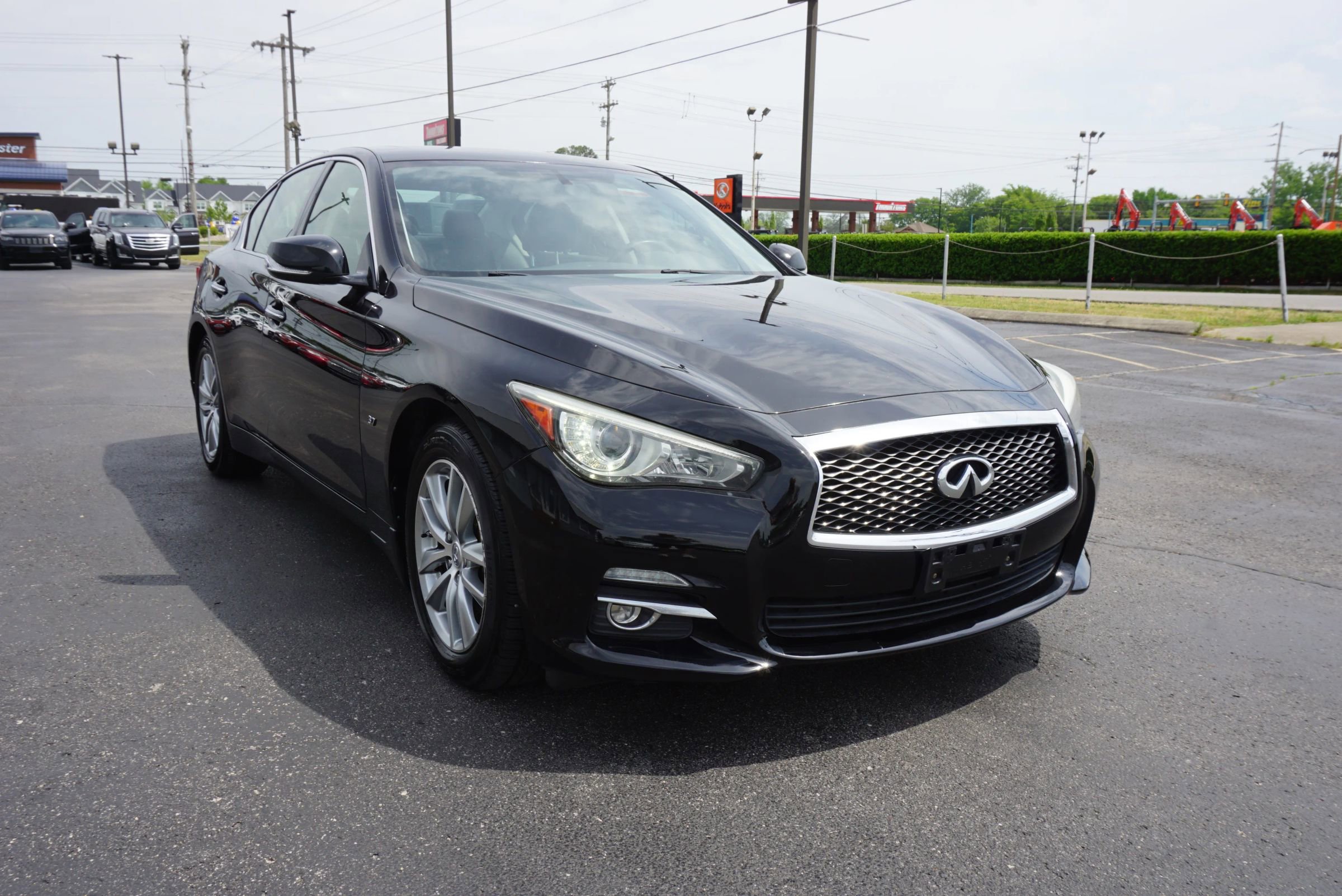 Used 2014 INFINITI Q50 2.0t w/ Moonroof Package AWD/4WD image 3