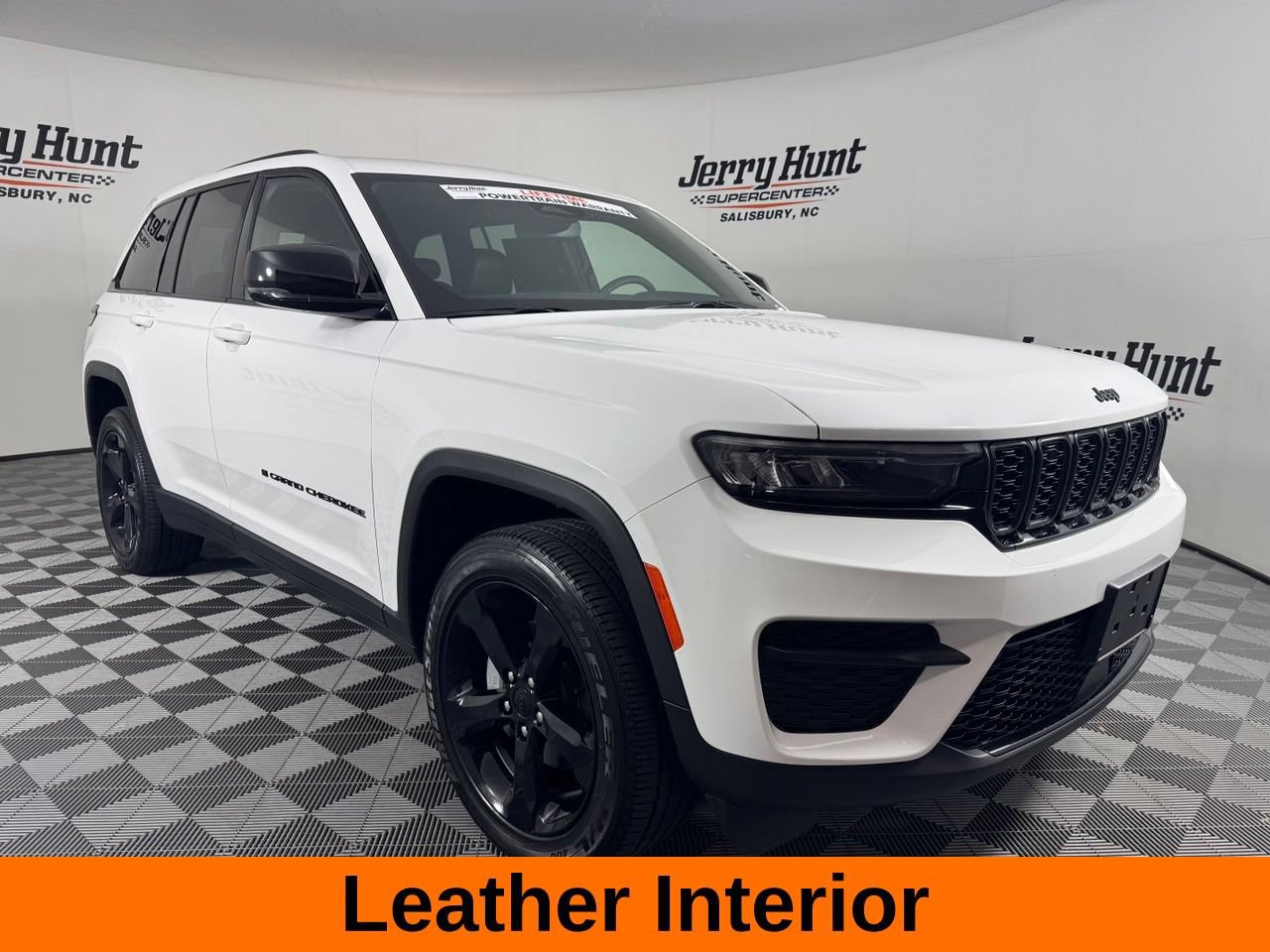 Used 2023 Jeep Grand Cherokee Altitude AWD/4WD image 6
