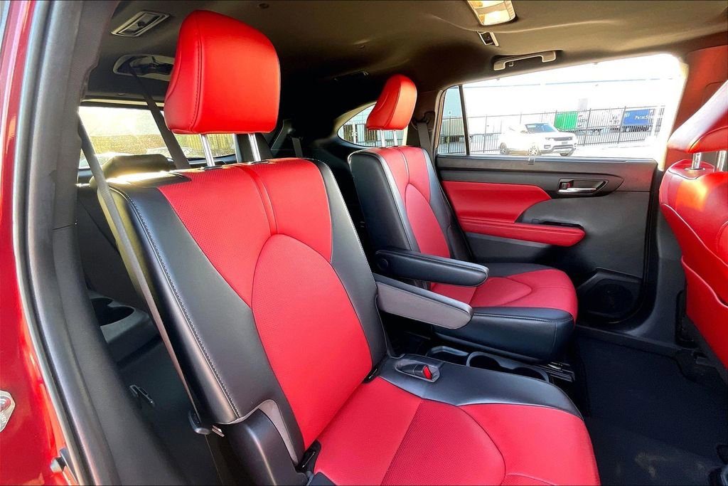 Used 2023 Toyota Highlander L image 33