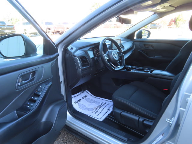 Used 2024 Nissan Rogue S AWD/4WD image 17