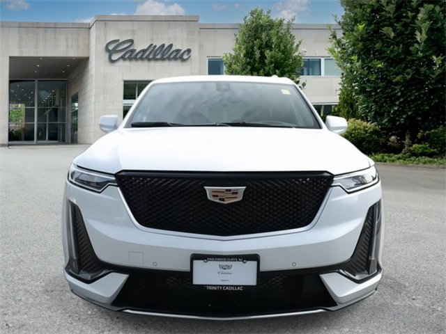 Used 2022 Cadillac XT6 Sport w/ Technology Package image 2