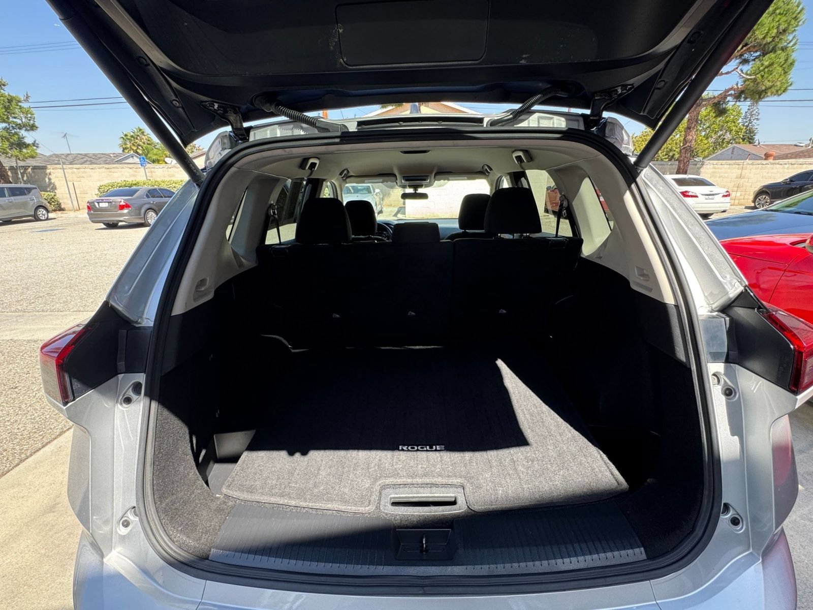 Used 2025 Nissan Rogue SV AWD/4WD image 32