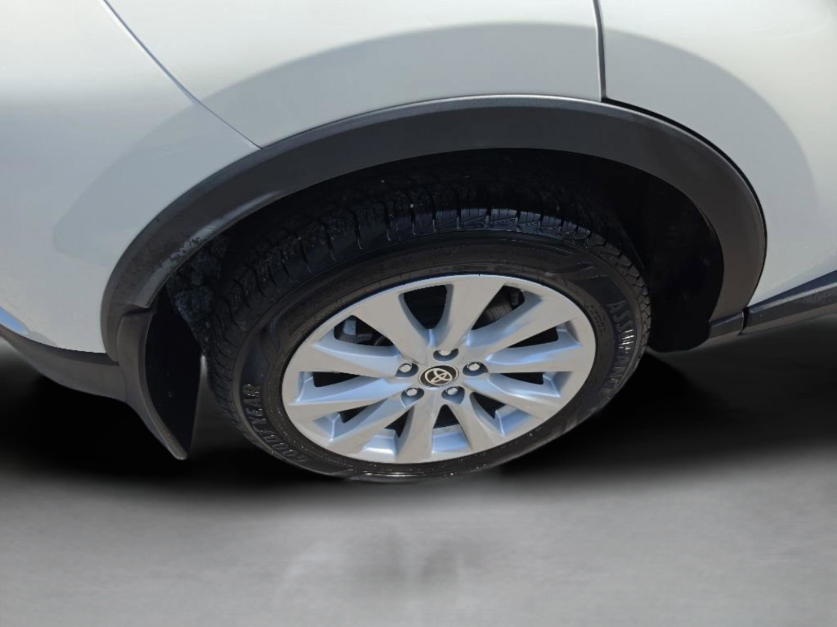Used 2021 Toyota C-HR Limited FWD image 33