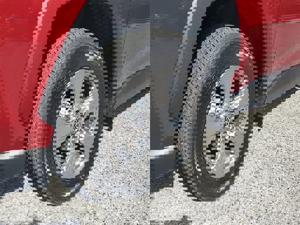 Used 2025 Toyota RAV4 XLE w/ Convenience Package image 5