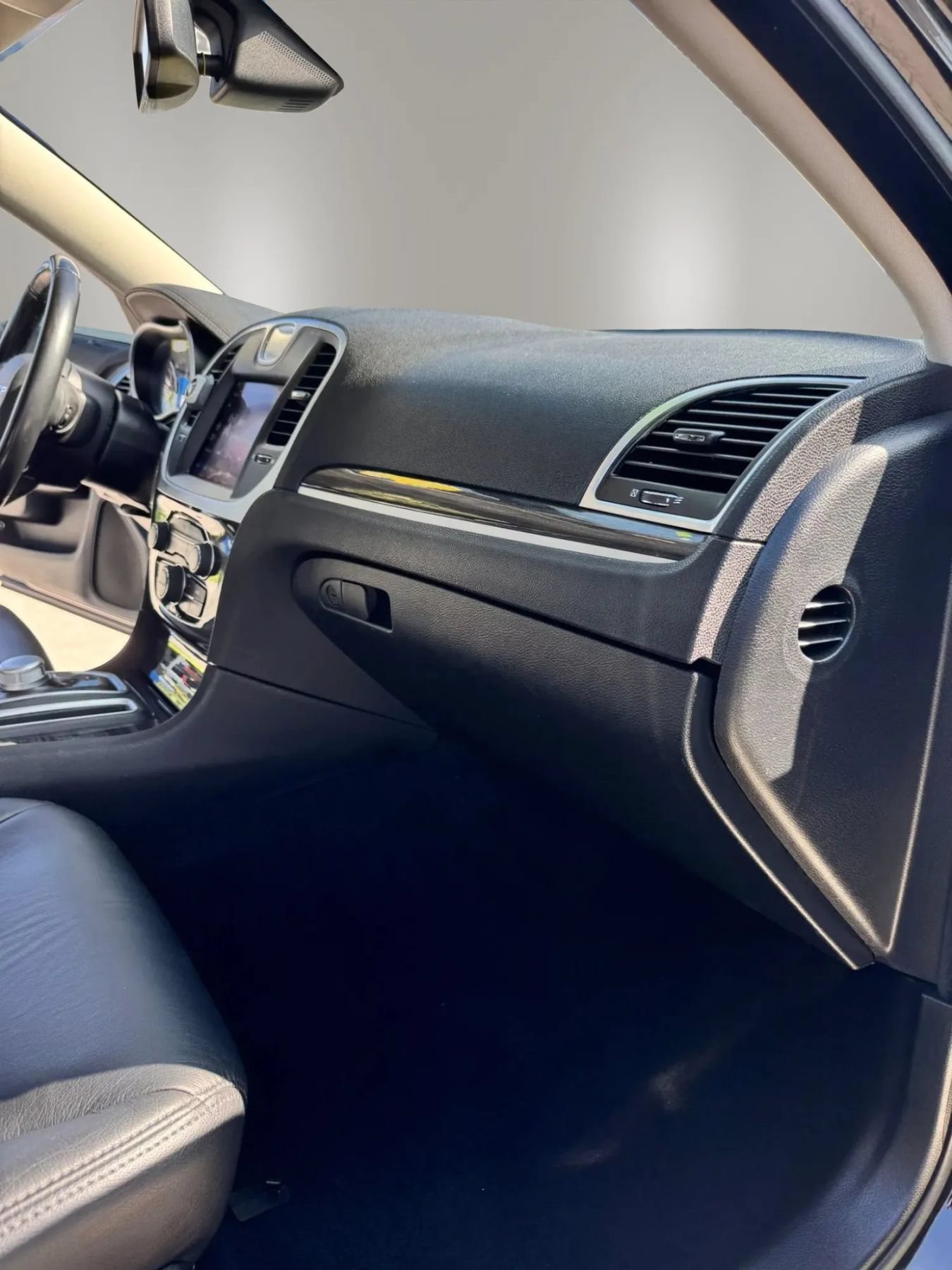 Used 2022 Chrysler 300 Touring w/ Sport Appearance Package RWD image 22