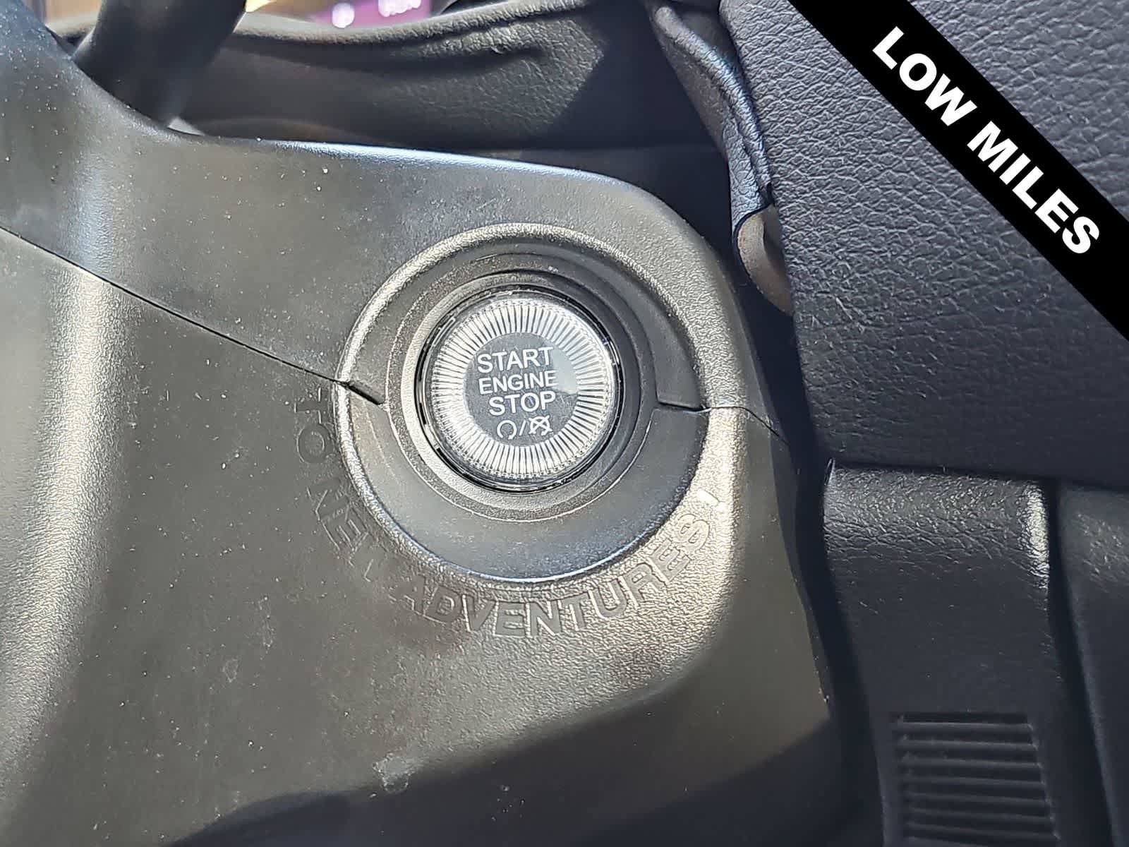 Used 2023 Jeep Renegade Latitude AWD/4WD image 23