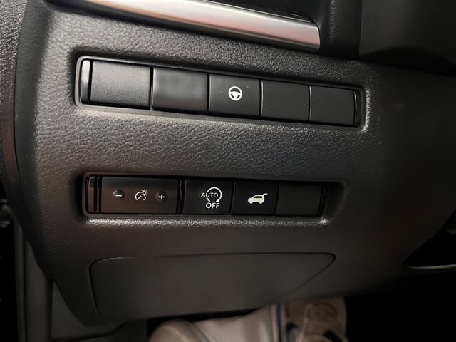 Used 2025 Nissan Rogue SV AWD/4WD image 20