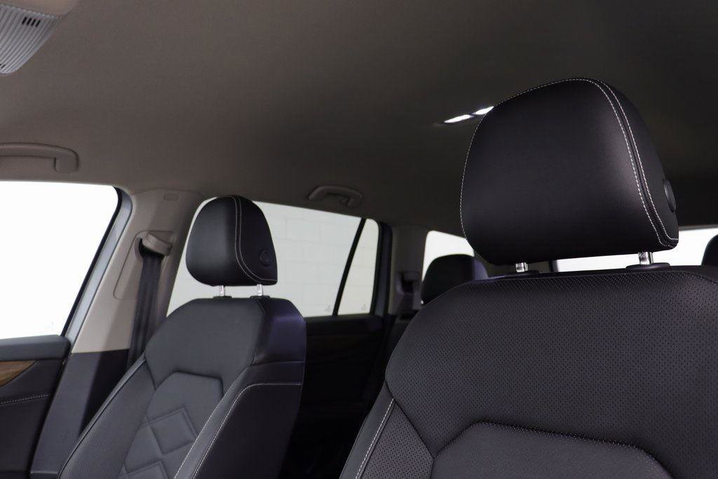 Certified 2025 Volkswagen Atlas SE image 9
