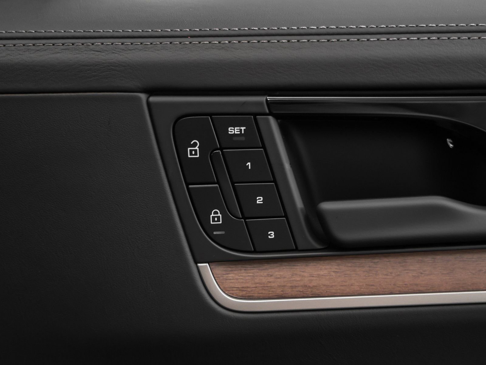 Certified 2025 Porsche Cayenne image 20