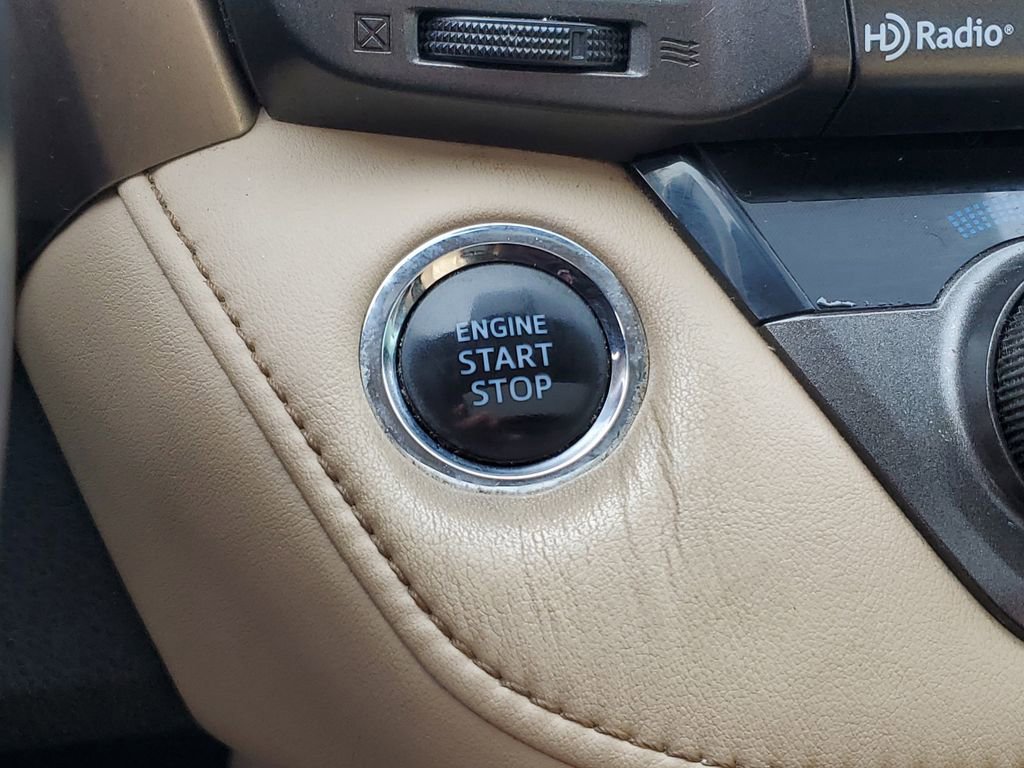 Used 2015 Toyota RAV4 Limited image 16