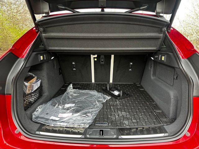 Used 2026 Jaguar F-PACE R-Dynamic S image 9