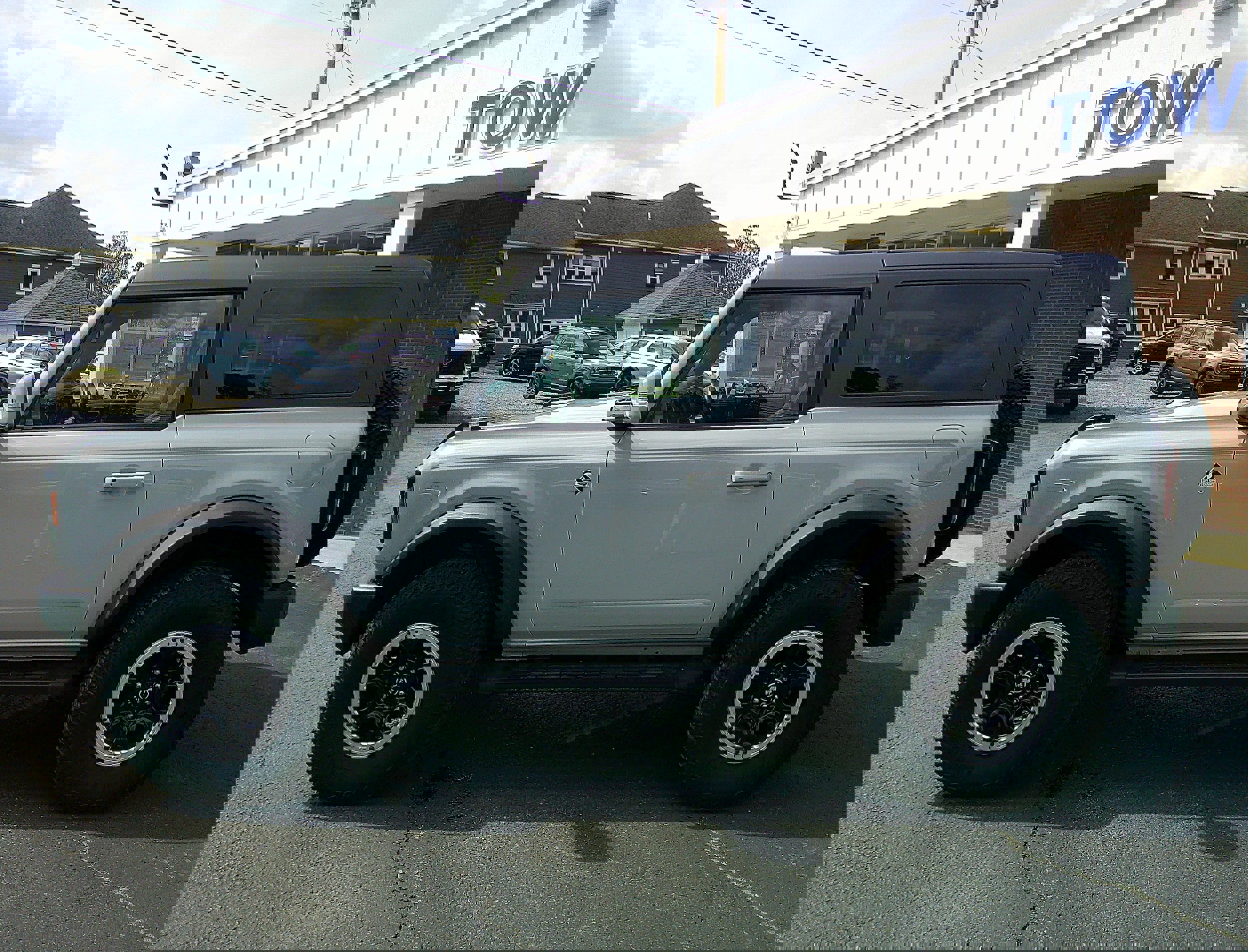 Used 2023 Ford Bronco Outer Banks w/ Sasquatch Package image 3