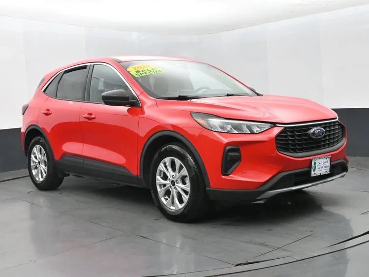 Used 2024 Ford Escape Active FWD image 2