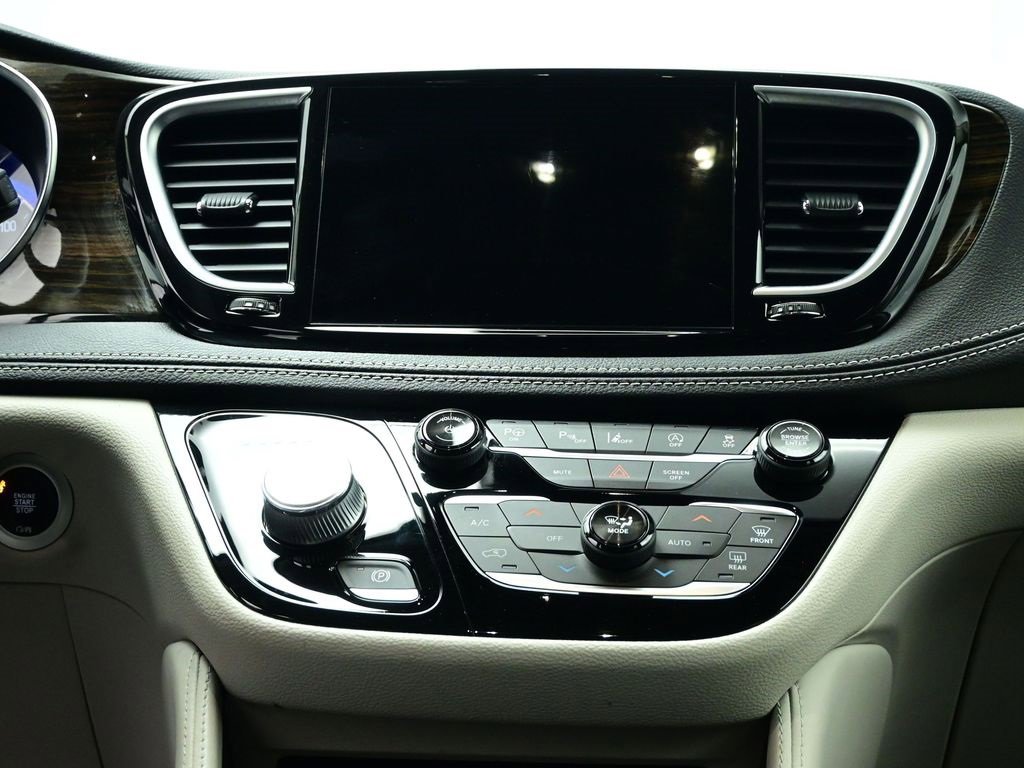 Used 2022 Chrysler Pacifica Limited image 12