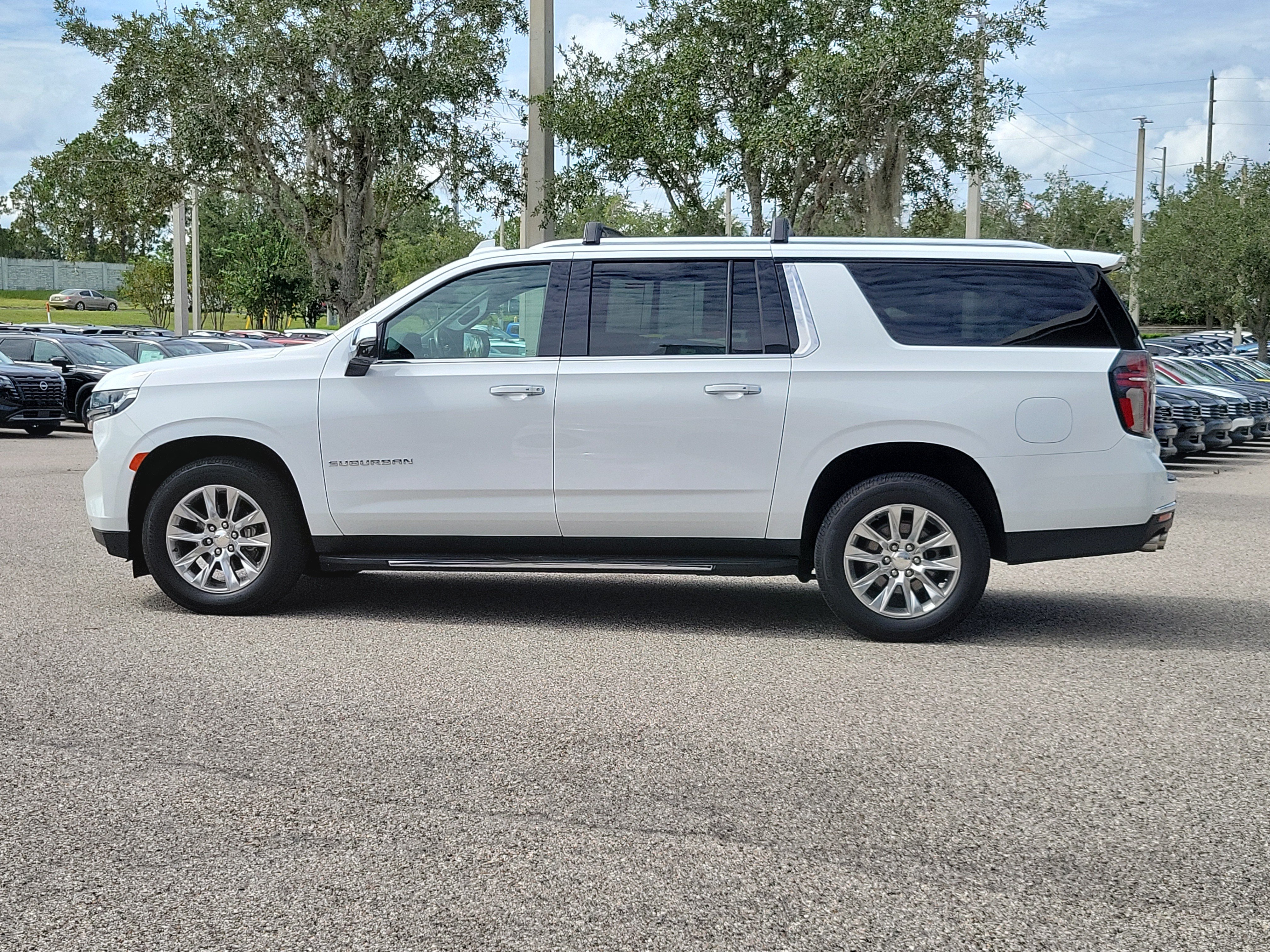 Used 2021 Chevrolet Suburban Premier w/ Premium Package AWD/4WD image 8
