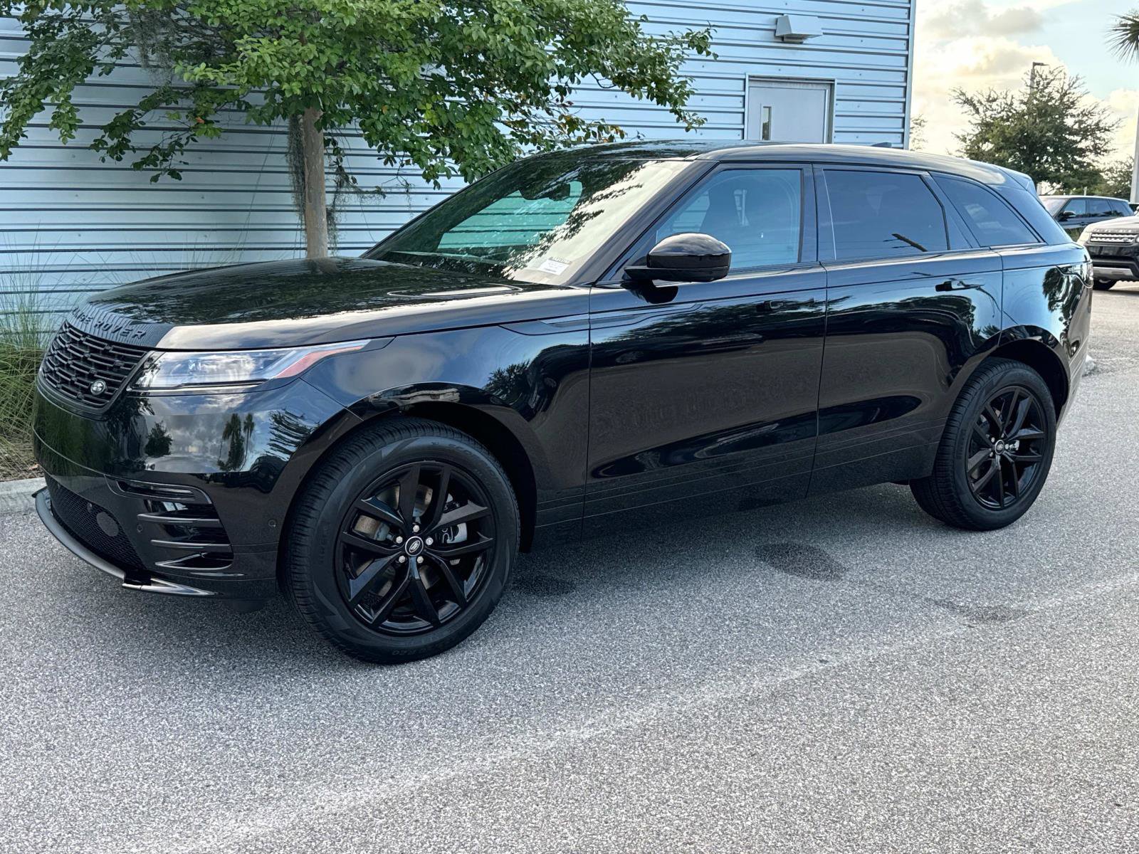 New 2026 Land Rover Range Rover Velar Dynamic SE image 1