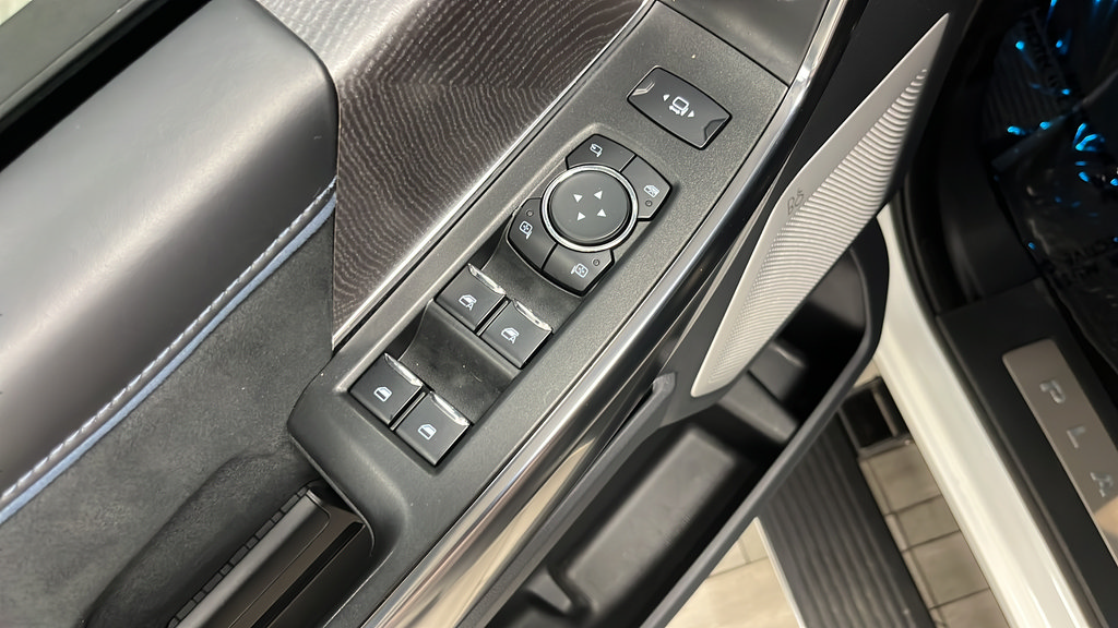 Used 2025 Ford F250 Platinum AWD/4WD image 22
