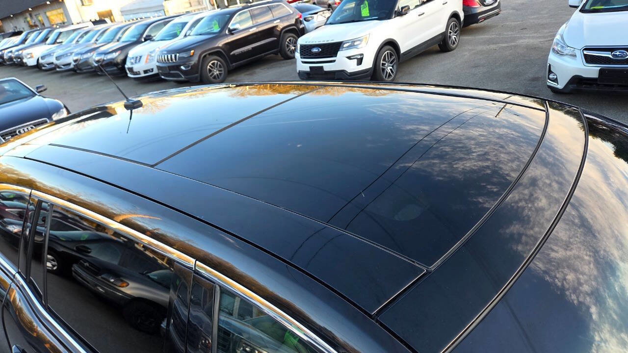 Used 2019 Lincoln MKT AWD image 19