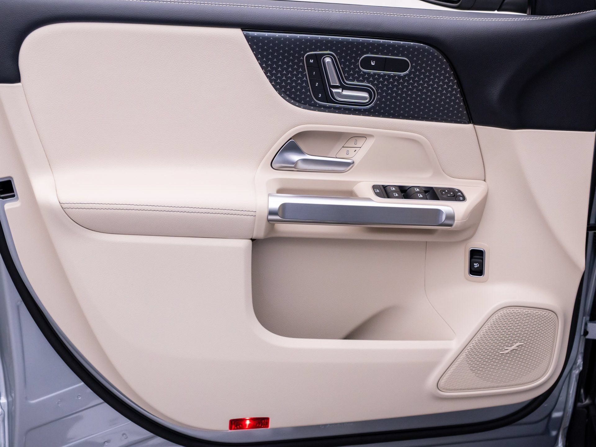New 2026 Mercedes-Benz GLB 250 4MATIC image 14