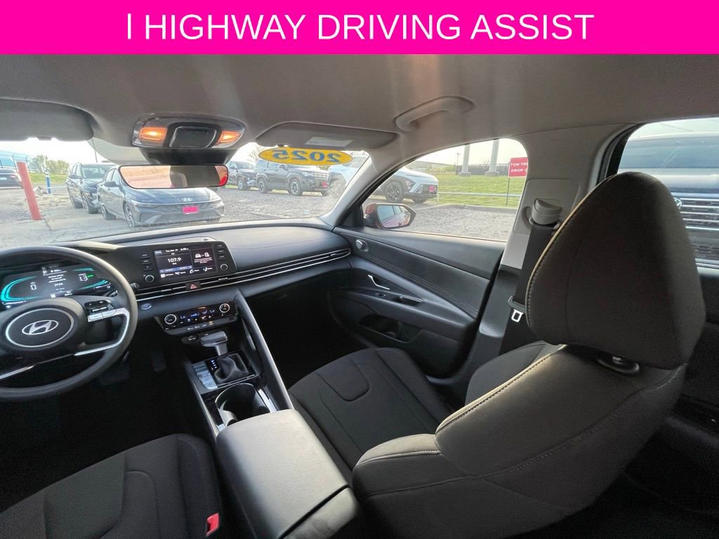 Used 2025 Hyundai Elantra Blue image 19