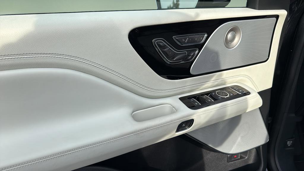 Used 2025 Lincoln Aviator Black Label image 9