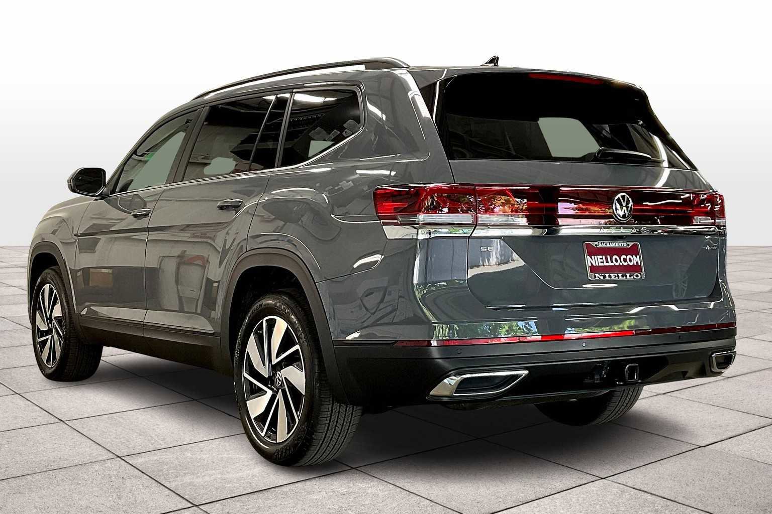 New 2025 Volkswagen Atlas SE image 3