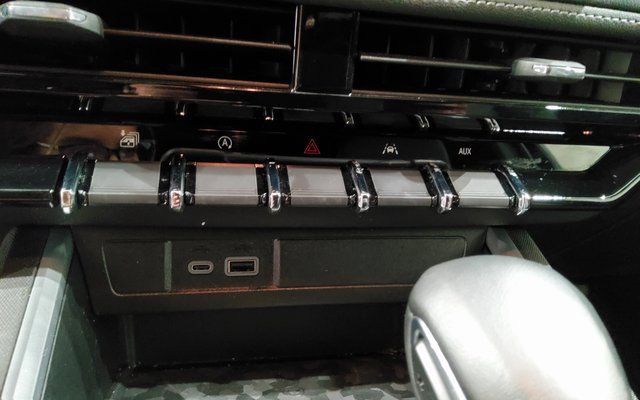 Used 2024 Chevrolet Colorado LT w/ LT Convenience Package III image 30