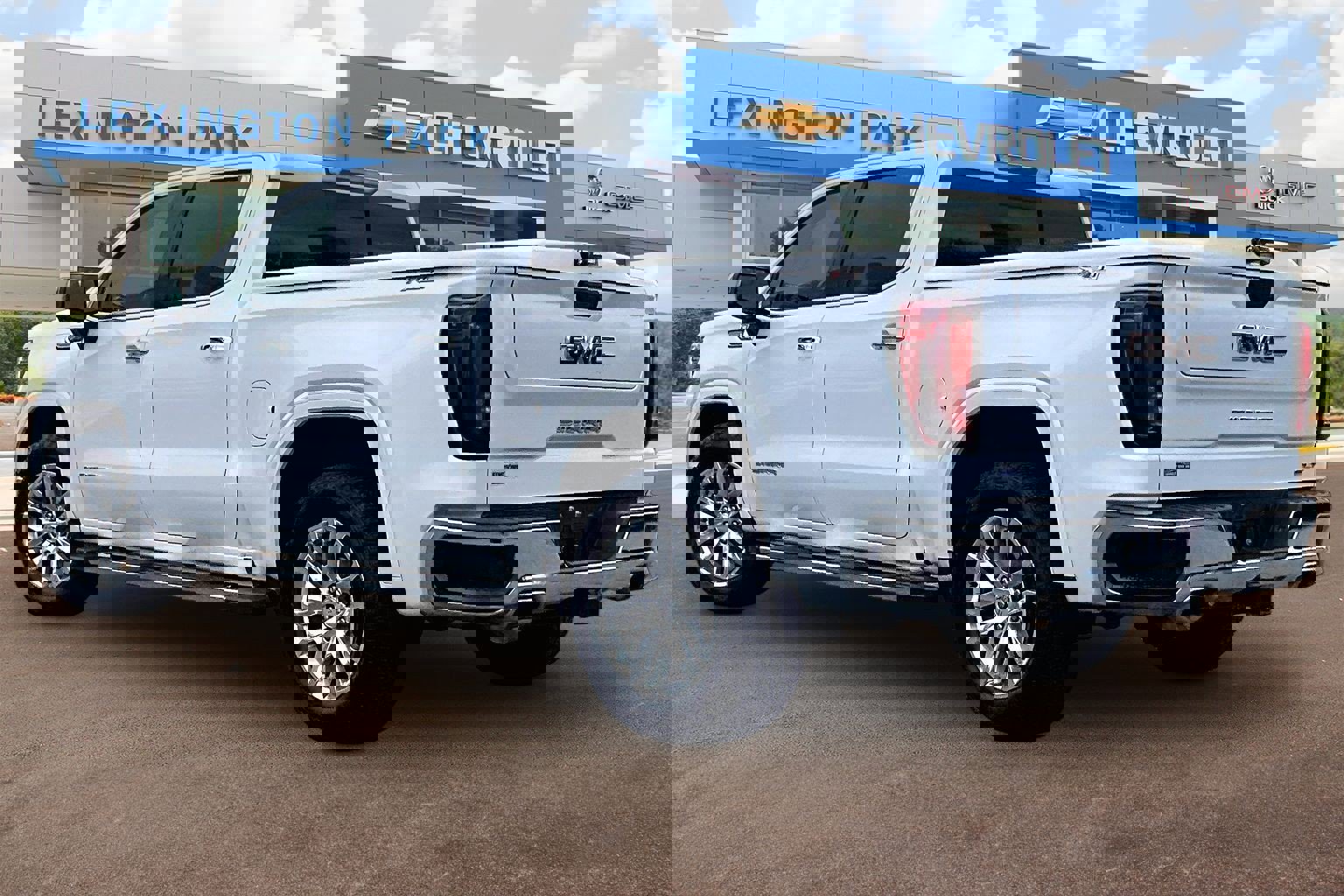 Used 2021 GMC Sierra 1500 SLT w/ SLT Premium Package image 2
