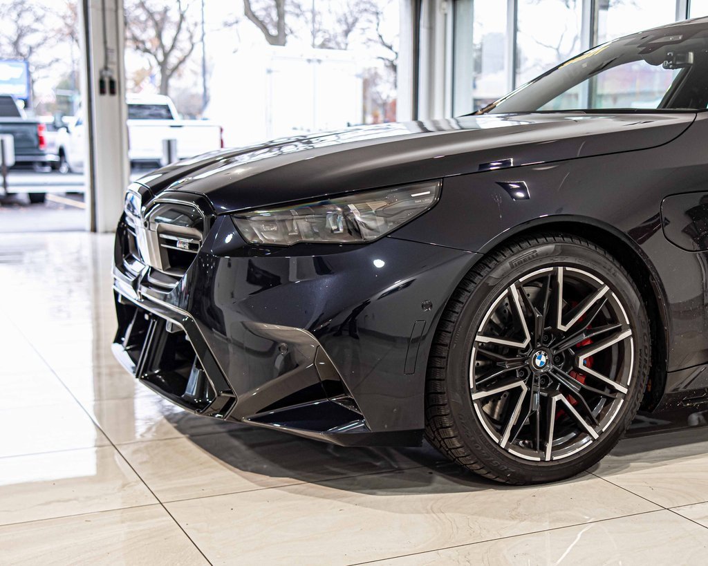 Used 2025 BMW M5 w/ Carbon Package image 4