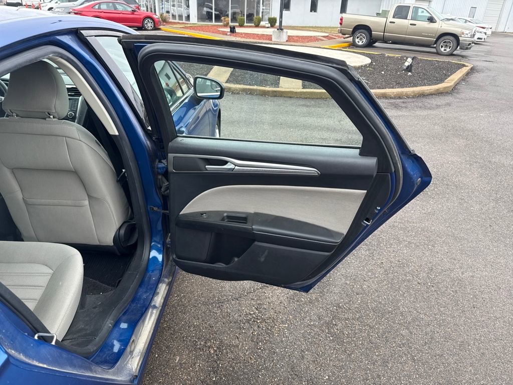 Used 2018 Ford Fusion S image 16
