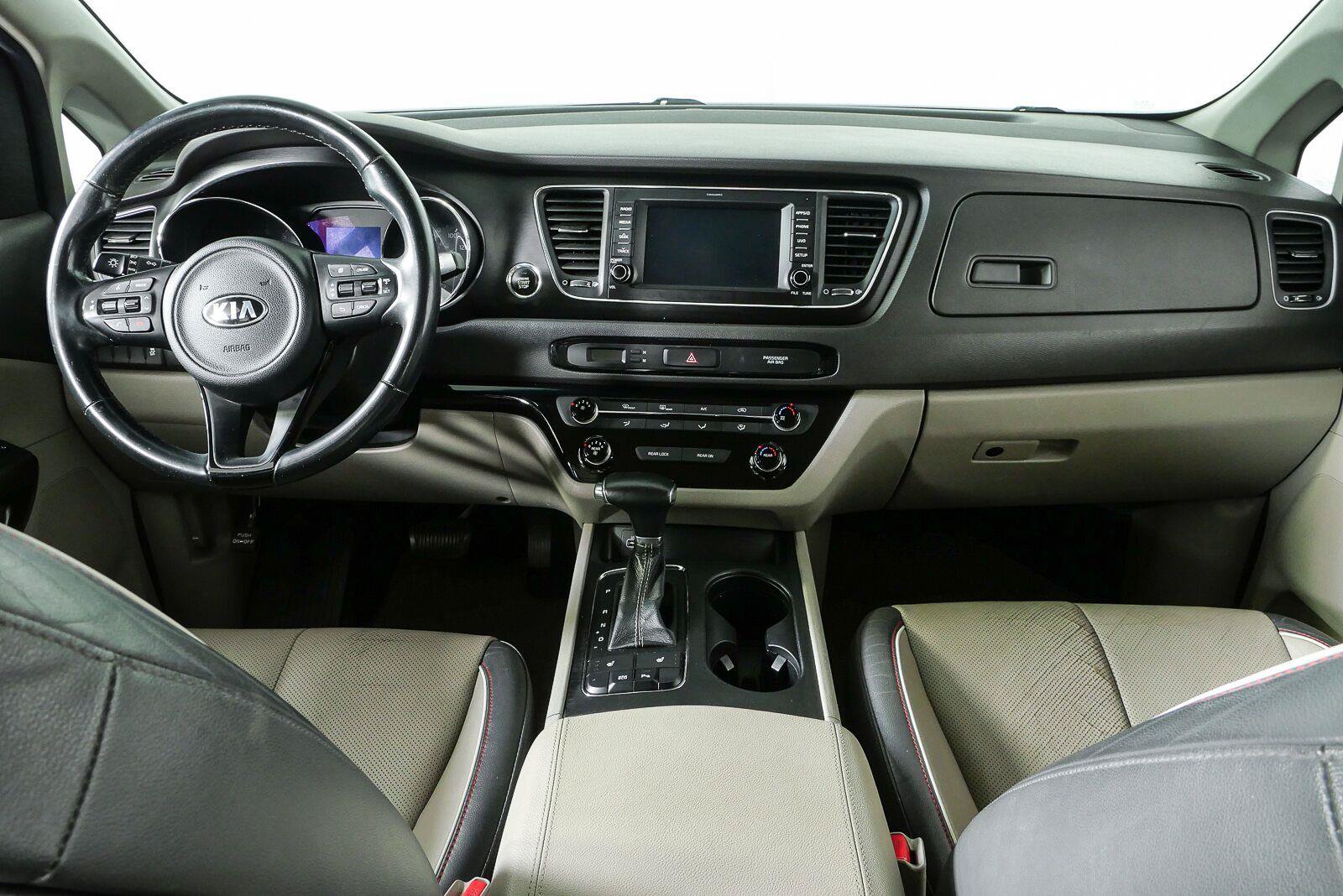 Used 2017 Kia Sedona LX w/ LX Essentials Premium Package FWD image 19