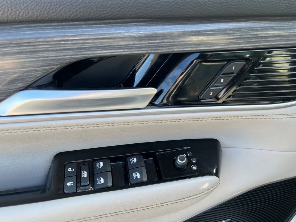 Used 2023 Jeep Wagoneer L Series II image 11