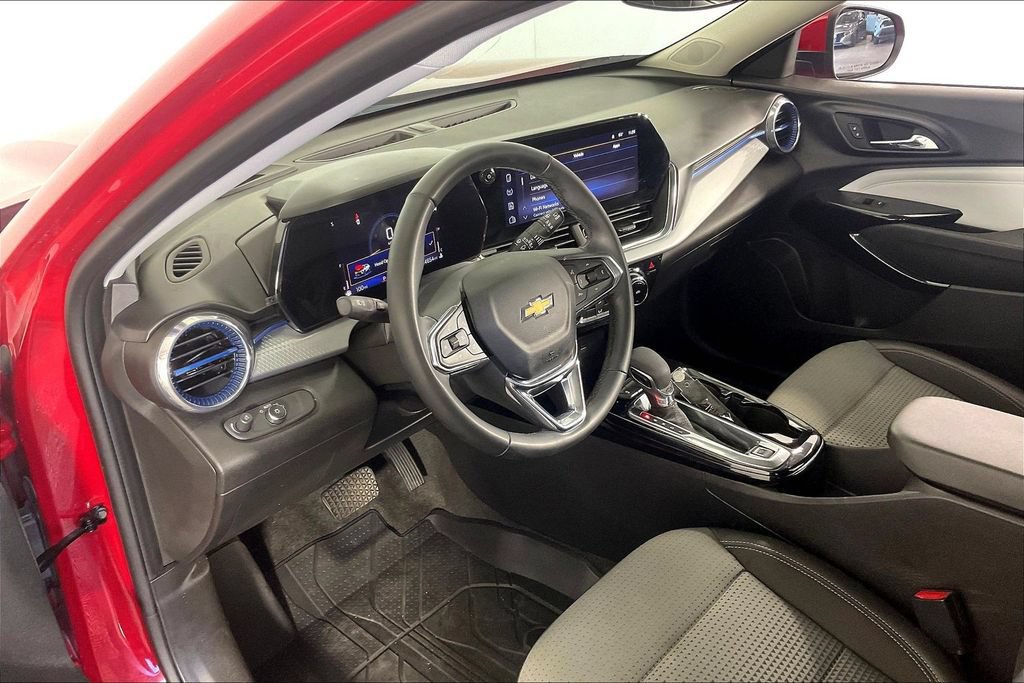Used 2026 Chevrolet Trax LT w/ Driver Confidence Package FWD image 16