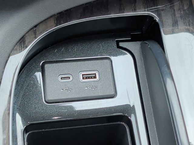 Used 2024 Cadillac Escalade Premium Luxury image 6