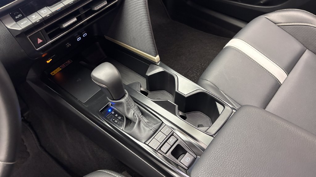 Used 2026 Toyota Camry SE FWD image 24