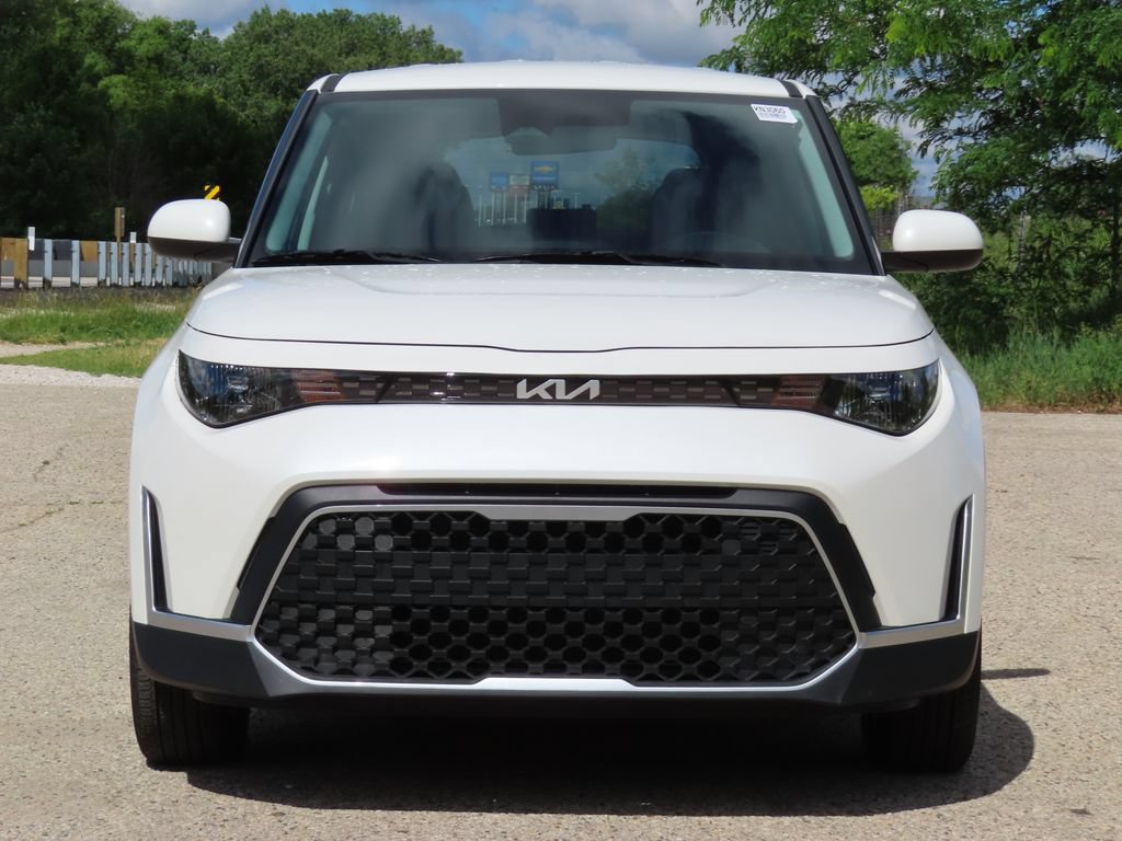 Certified 2025 Kia Soul LX w/ LX Technology Package FWD image 9