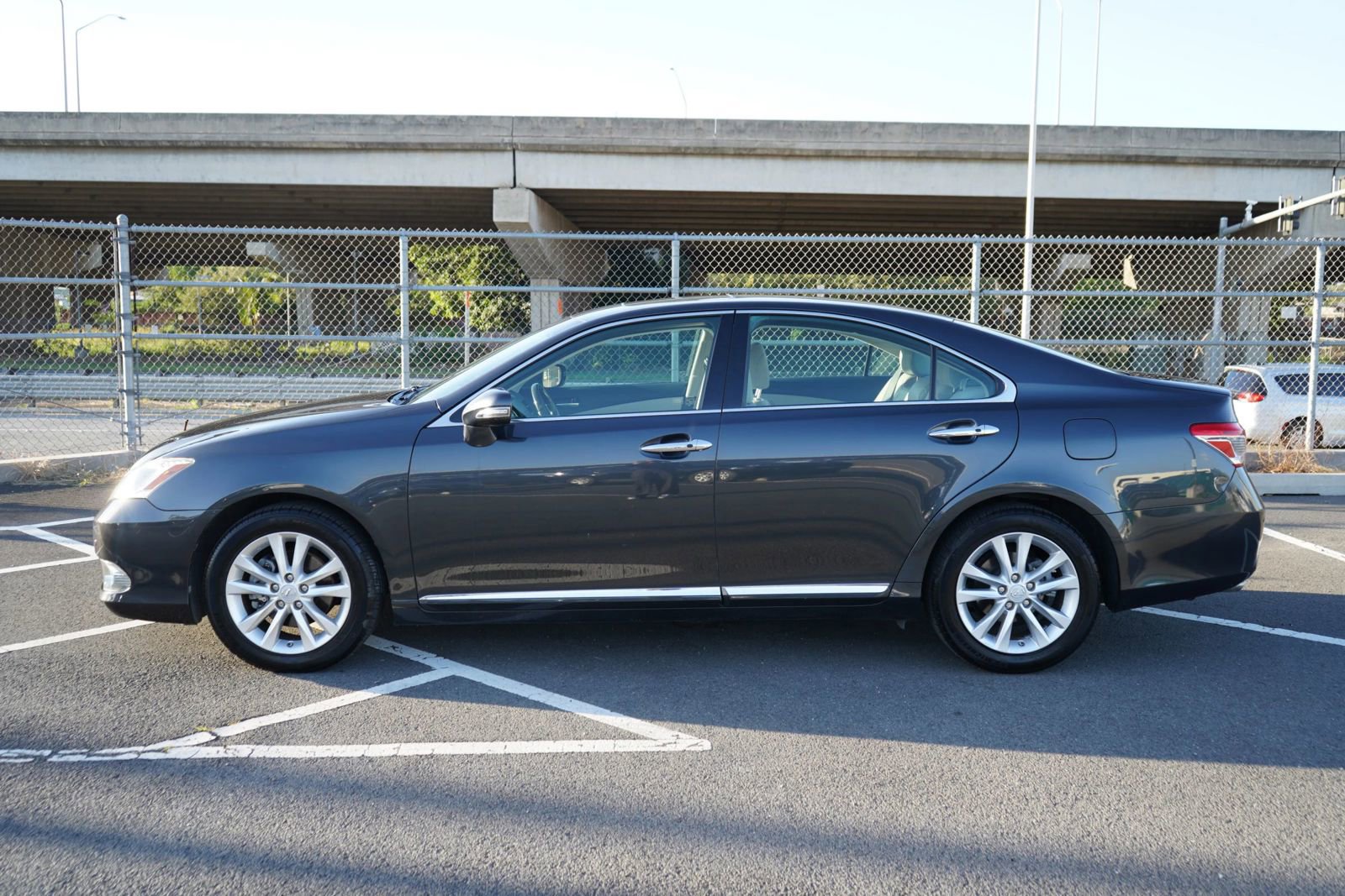 Used 2011 Lexus ES 350 image 2