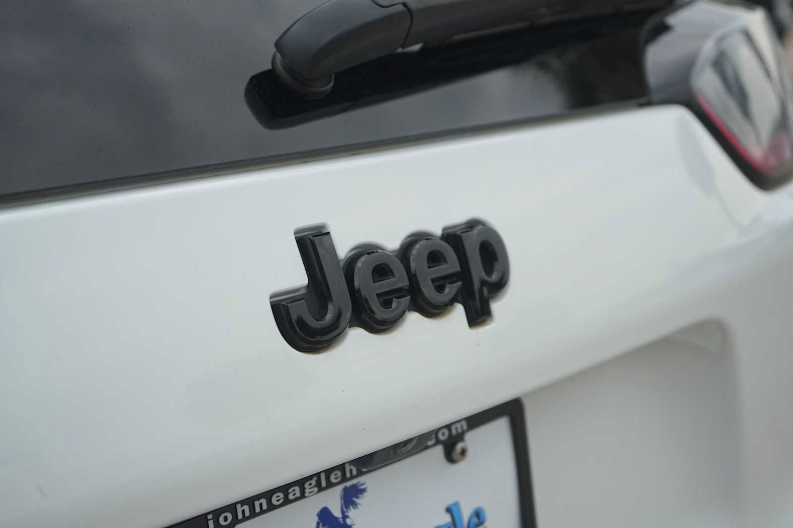 Used 2021 Jeep Cherokee Latitude Plus FWD image 8