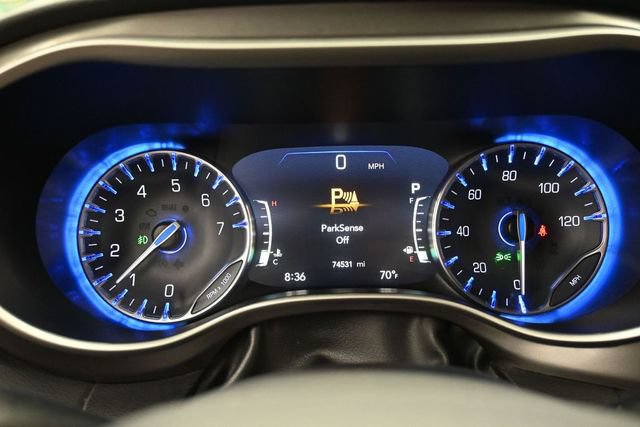 Used 2023 Chrysler Pacifica Touring-L FWD image 9