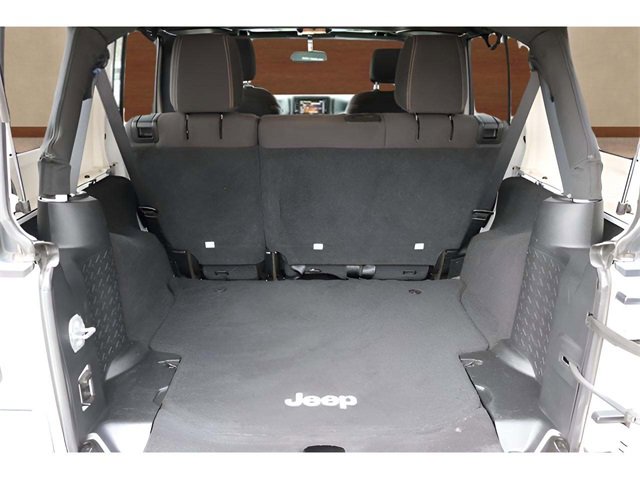 Used 2016 Jeep Wrangler Unlimited Rubicon w/ Connectivity Group image 15